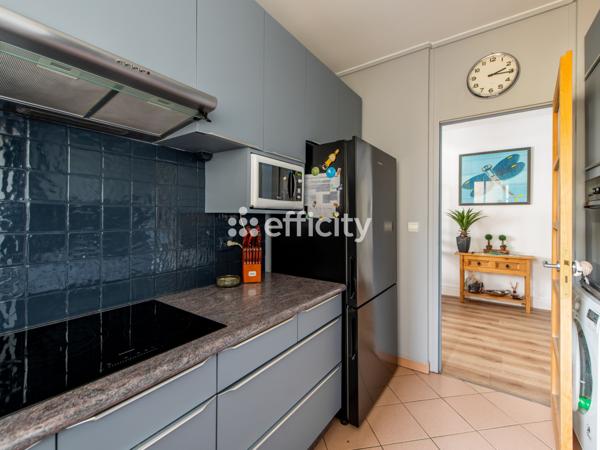 Appartement
         3 pièces
        - 82 m² Bien prestige 890 000 € *