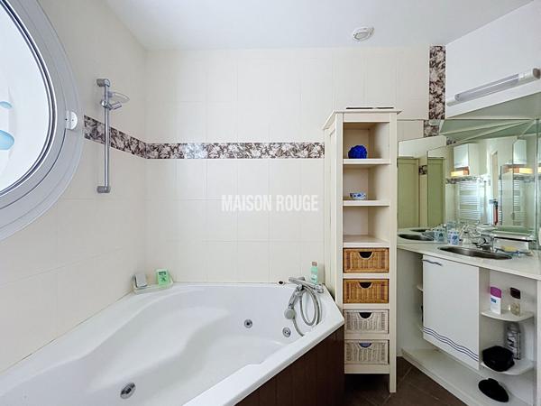 IMMEUBLE D'EXCEPTION AVEC ROOF-TOP, TROIS APPARTEMENTS AU COEUR DU VAL-ANDRE
