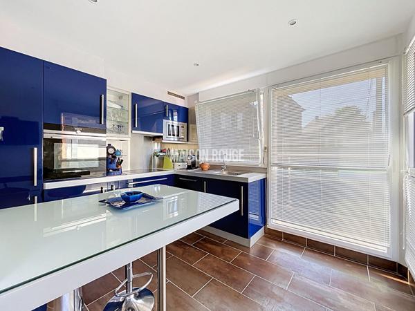 IMMEUBLE D'EXCEPTION AVEC ROOF-TOP, TROIS APPARTEMENTS AU COEUR DU VAL-ANDRE