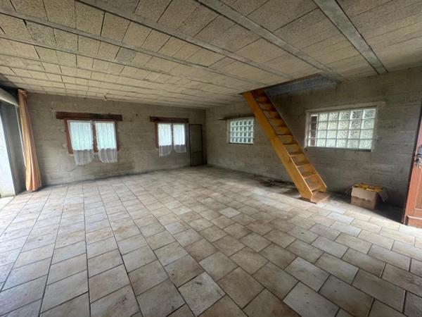 Terrain à bâtir de 317 m2  + dépendance (garage) de 40 m2 à rénover - Limetz-Villez 78270