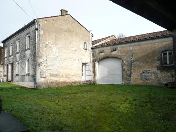 ⚜ SEGONZAC A Vendre, Petit Corps de Ferme, Maison en pierre ⚜