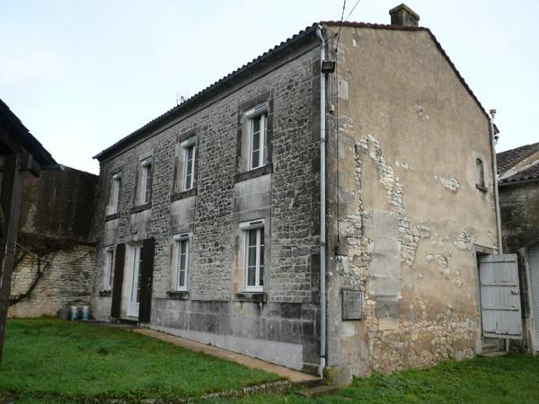 ⚜ SEGONZAC A Vendre, Petit Corps de Ferme, Maison en pierre ⚜