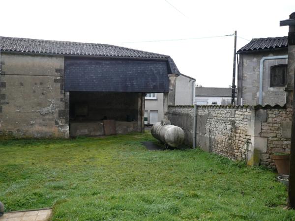 ⚜ SEGONZAC A Vendre, Petit Corps de Ferme, Maison en pierre ⚜