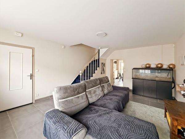 Maison familiale avec jardin, dépendances et combles aménageables ? Escombres et Le Chesnois