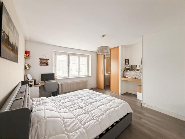 Maison familiale avec jardin, dépendances et combles aménageables ? Escombres et Le Chesnois