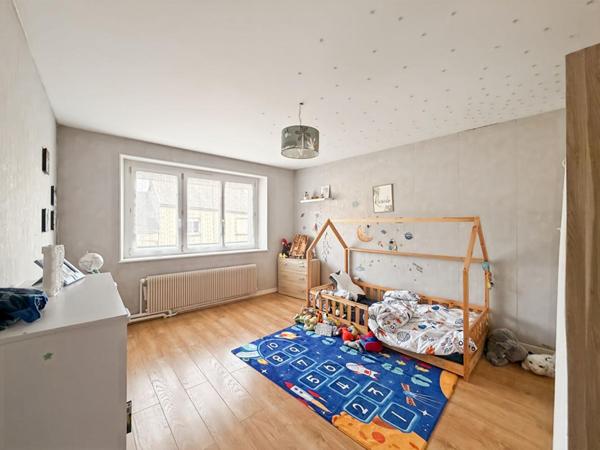 Maison familiale avec jardin, dépendances et combles aménageables ? Escombres et Le Chesnois