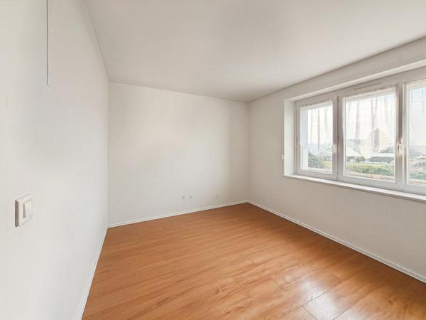 Maison familiale avec jardin, dépendances et combles aménageables ? Escombres et Le Chesnois