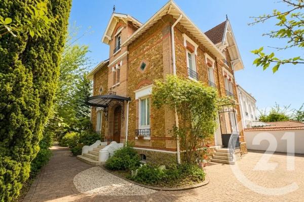 Maison à vendre  10 pièces - 272 m 2   ST MAUR DES FOSSES  - 94
