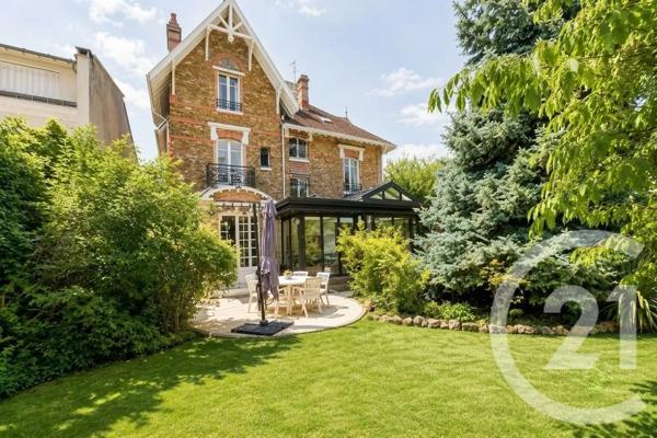 Maison à vendre  10 pièces - 272 m 2   ST MAUR DES FOSSES  - 94