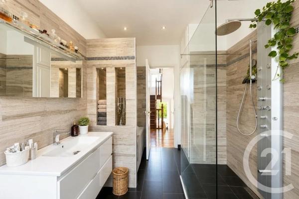 Maison à vendre  10 pièces - 272 m 2   ST MAUR DES FOSSES  - 94