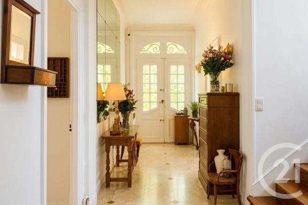 Maison à vendre  10 pièces - 272 m 2   ST MAUR DES FOSSES  - 94