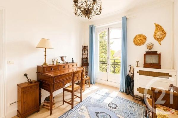 Maison à vendre  10 pièces - 272 m 2   ST MAUR DES FOSSES  - 94