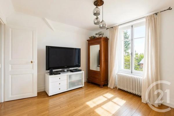 Maison à vendre  10 pièces - 272 m 2   ST MAUR DES FOSSES  - 94