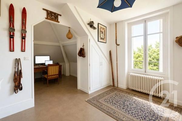 Maison à vendre  10 pièces - 272 m 2   ST MAUR DES FOSSES  - 94