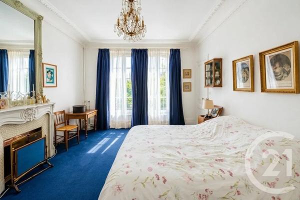 Maison à vendre  10 pièces - 272 m 2   ST MAUR DES FOSSES  - 94