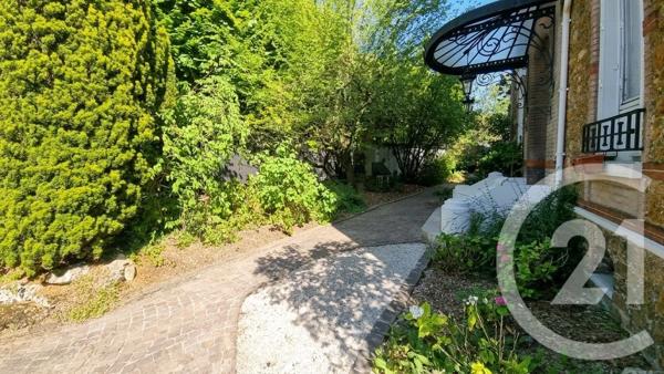 Maison à vendre  10 pièces - 272 m 2   ST MAUR DES FOSSES  - 94
