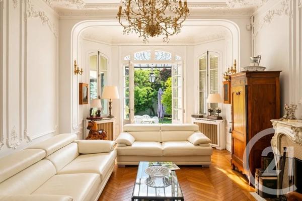 Maison à vendre  10 pièces - 272 m 2   ST MAUR DES FOSSES  - 94