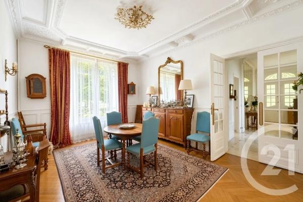 Maison à vendre  10 pièces - 272 m 2   ST MAUR DES FOSSES  - 94