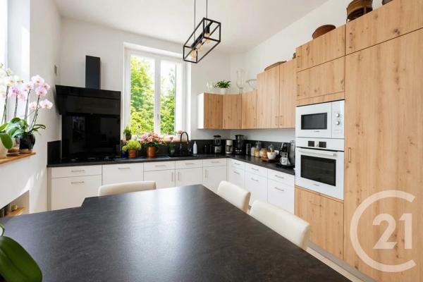 Maison à vendre  10 pièces - 272 m 2   ST MAUR DES FOSSES  - 94
