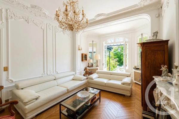 Maison à vendre  10 pièces - 272 m 2   ST MAUR DES FOSSES  - 94