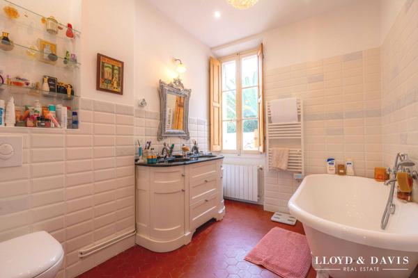 Marseille- L'ESTAQUE_Rare- Maison de ville 170 m2 rénovée avec charme.