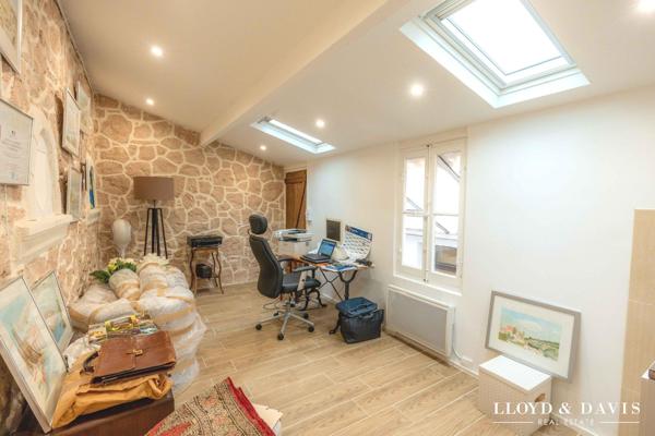 Marseille- L'ESTAQUE_Rare- Maison de ville 170 m2 rénovée avec charme.