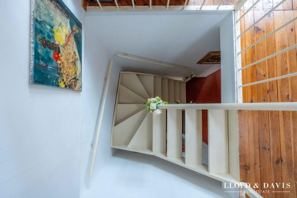 Marseille- L'ESTAQUE_Rare- Maison de ville 170 m2 rénovée avec charme.