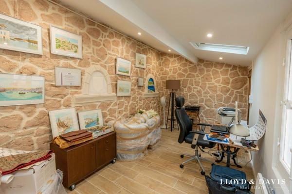 Marseille- L'ESTAQUE_Rare- Maison de ville 170 m2 rénovée avec charme.
