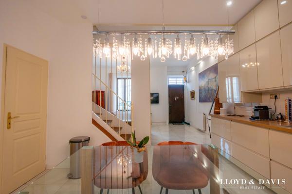 Marseille- L'ESTAQUE_Rare- Maison de ville 170 m2 rénovée avec charme.