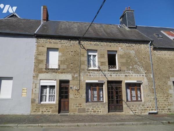 Dans bourg avec commerces et école LANDELLES ET COUPIGNY