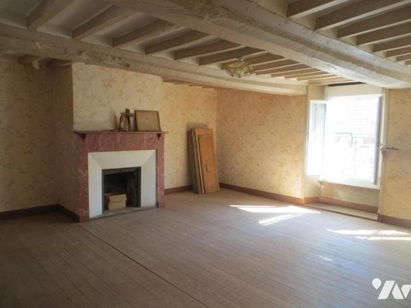 Dans bourg avec commerces et école LANDELLES ET COUPIGNY