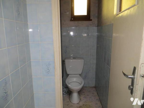 Dans bourg avec commerces et école LANDELLES ET COUPIGNY