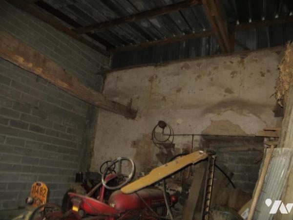 Dans bourg avec commerces et école LANDELLES ET COUPIGNY