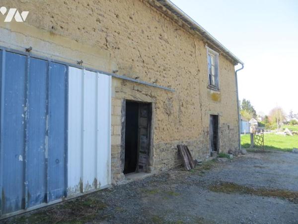 Dans bourg avec commerces et école LANDELLES ET COUPIGNY