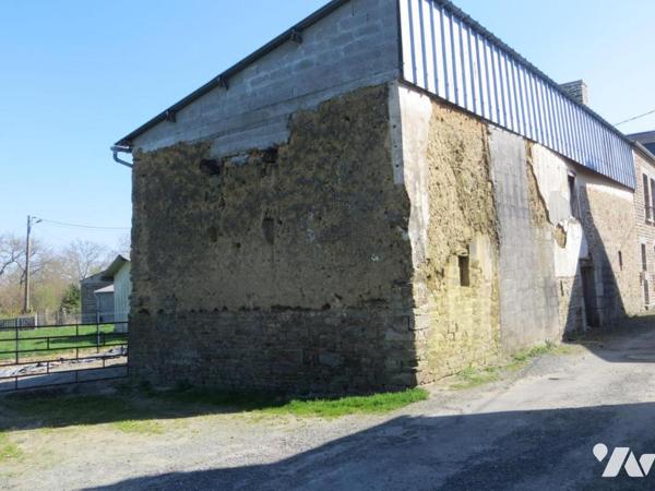 Dans bourg avec commerces et école LANDELLES ET COUPIGNY