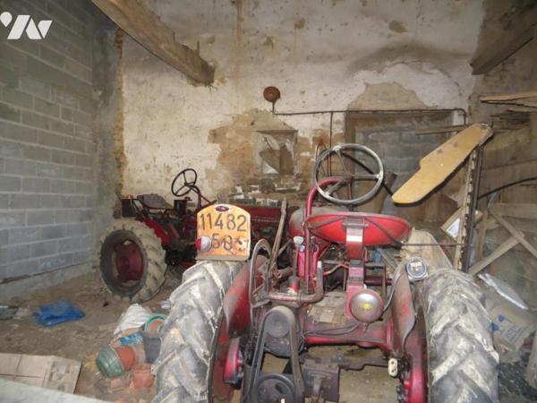 Dans bourg avec commerces et école LANDELLES ET COUPIGNY