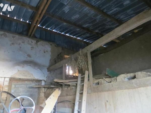 Dans bourg avec commerces et école LANDELLES ET COUPIGNY