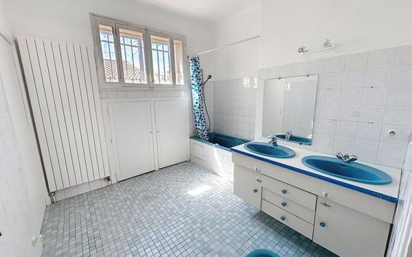 Maison à vendre    6 pièces • 169 m2 Avignon