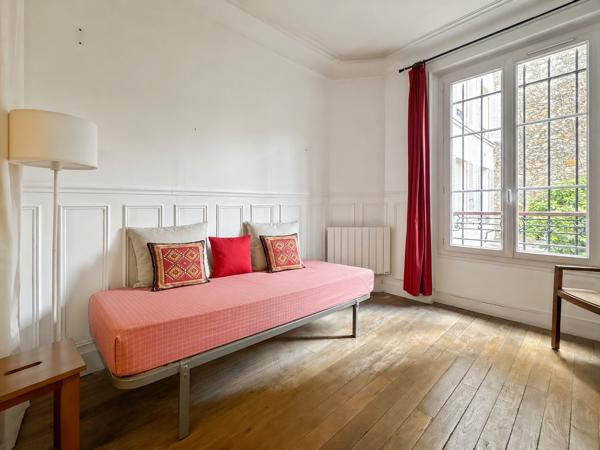Appartement
         2 pièces
        - 40 m² 345 000 € *