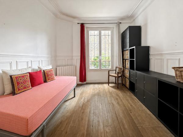 Appartement
         2 pièces
        - 40 m² 345 000 € *