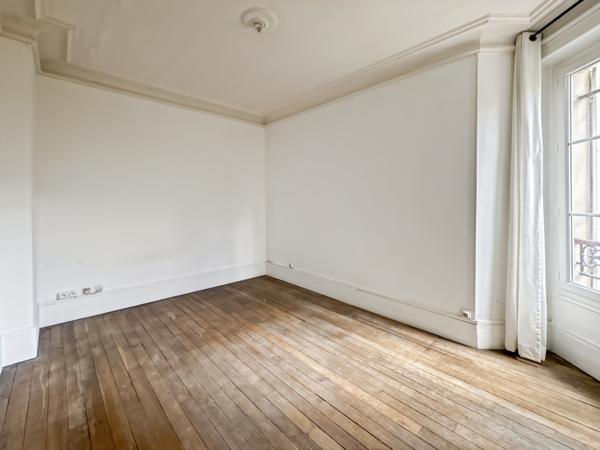 Appartement
         2 pièces
        - 40 m² 345 000 € *