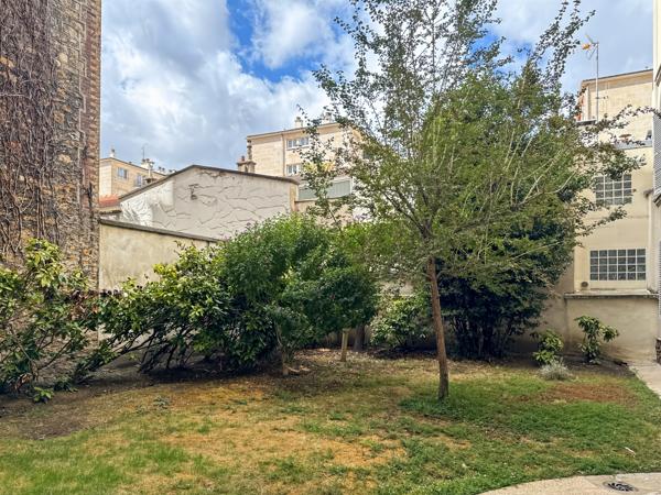Appartement
         2 pièces
        - 40 m² 345 000 € *