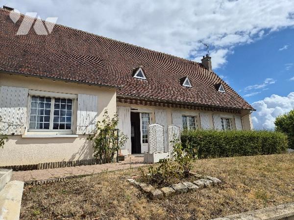 Une maison à usage d'habitation comprenant :