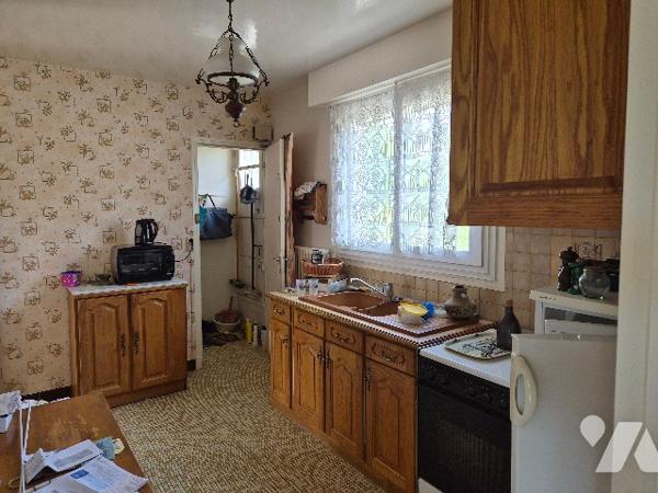 Une maison à usage d'habitation comprenant :