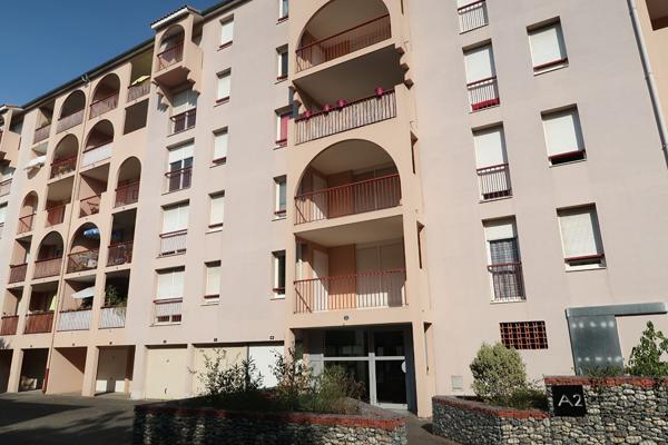 TOULOUSE HAUT-ROSERAIE - Ensemble immobilier de 209.35 m2 composé de 3 appartements loués avec cave et parking + 6 parkings , Toulouse