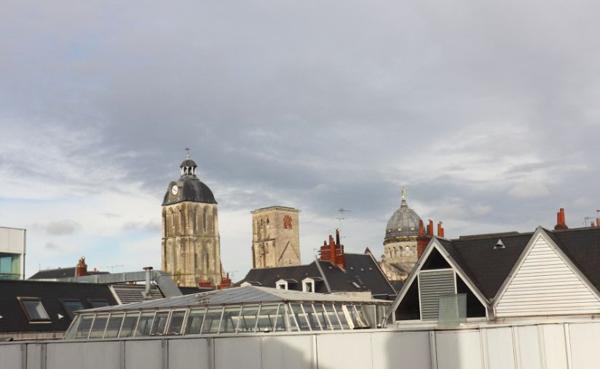TOURS LES HALLES