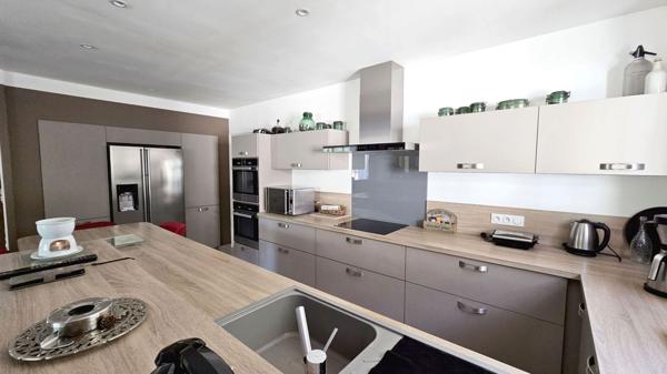 Villa Recente T6 196m², parcelle 3600m² - REF. VM351