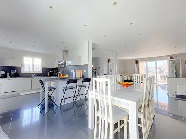 Maison 8 pièces - 185 m² Exclusivité efficity