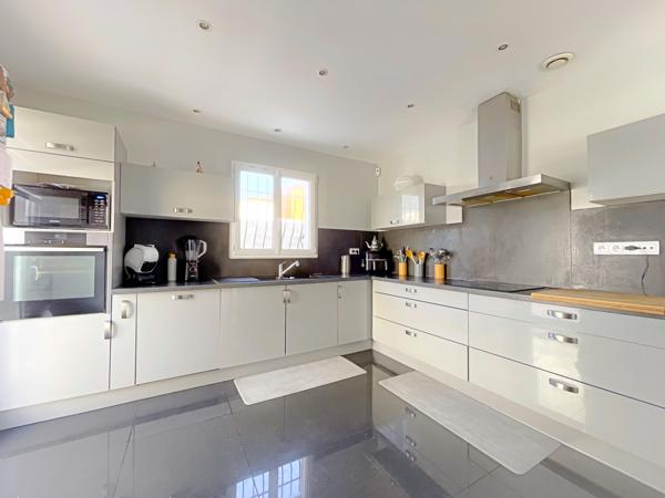 Maison 8 pièces - 185 m² Exclusivité efficity