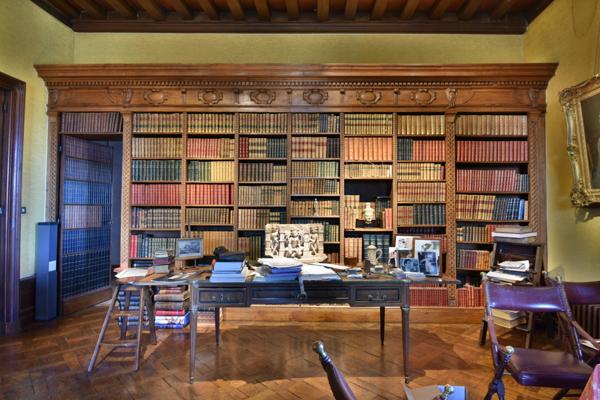 Magnifique Domaine Historique de CHATILLON-en-BAZOIS (58) 2 Châteaux 1 tour de défense plus de 40 pièces sur 5,8 HA